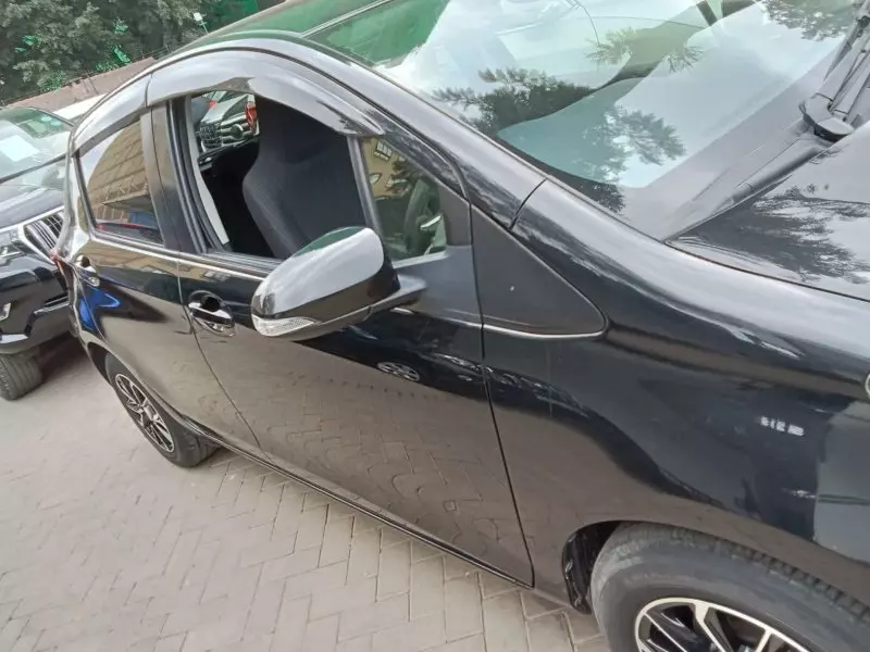 Toyota Vitz   - 2017