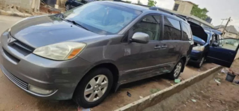 Toyota Sienna   - 2006