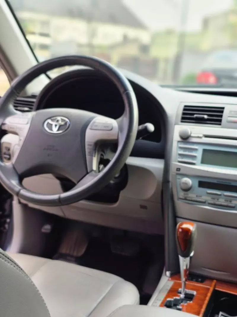 Toyota Camry   - 2009
