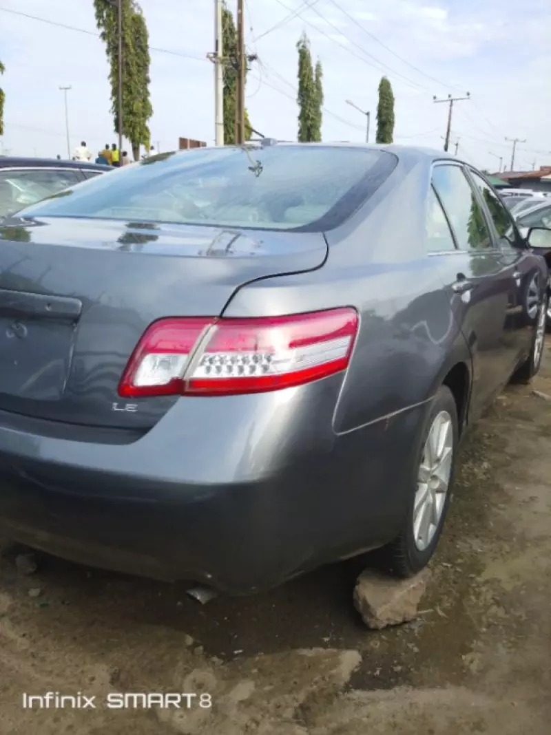 Toyota Camry   - 2011