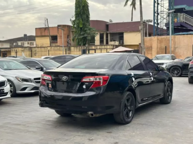 Toyota Camry   - 2012