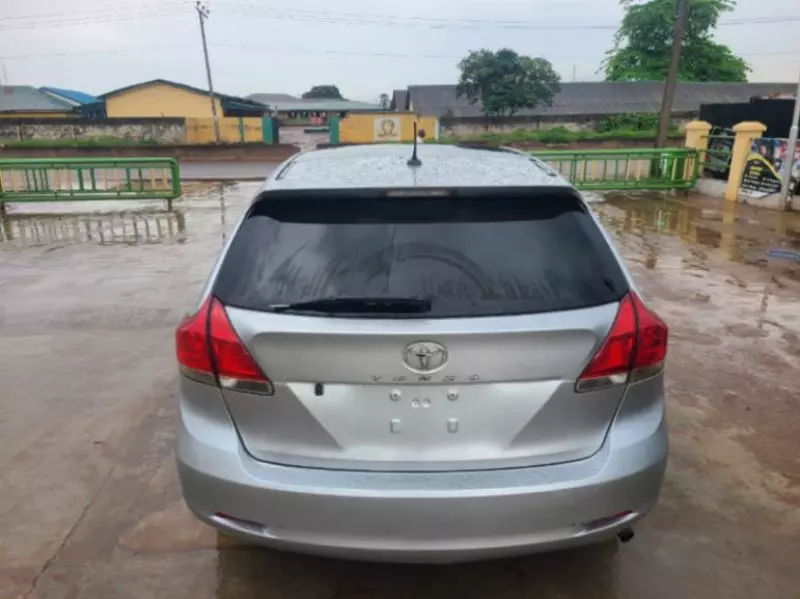 Toyota Venza   - 2011