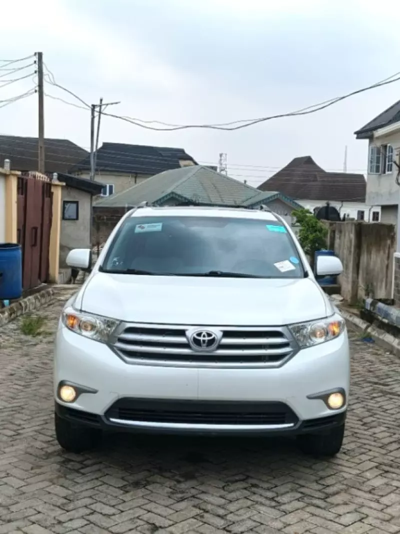 Toyota Highlander   - 2012