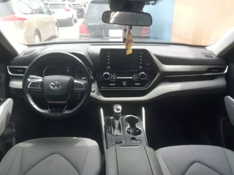 Toyota Highlander   - 2020