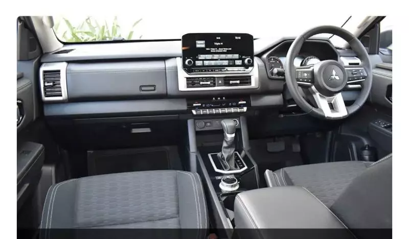 Mitsubishi Triton   - 2024