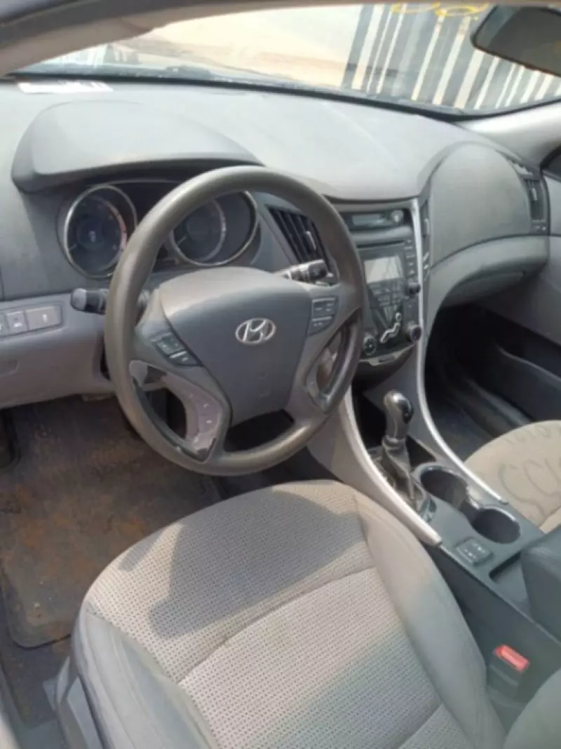 Hyundai Sonata   - 2012
