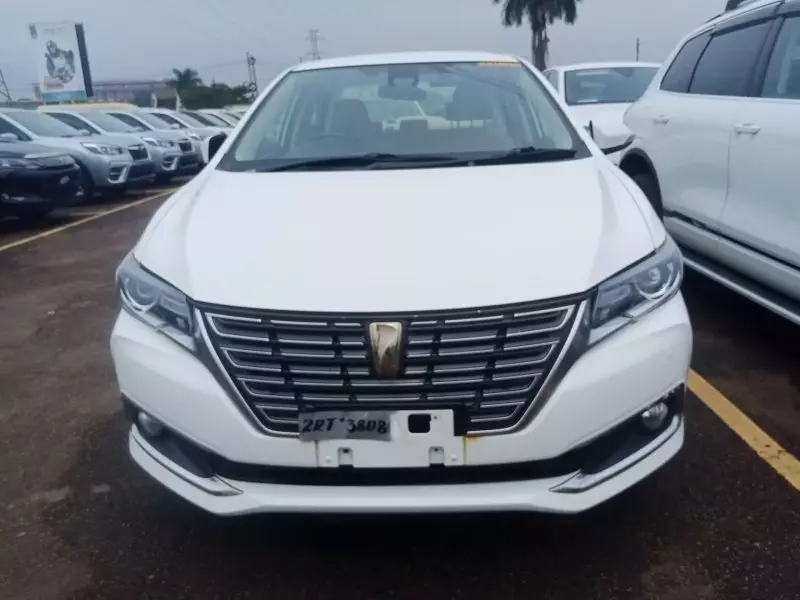 Toyota Premio    - 2017