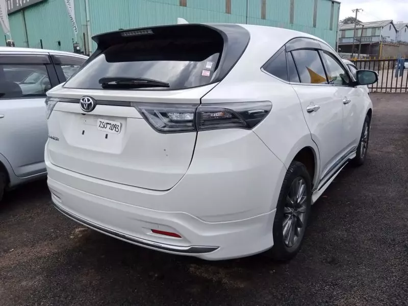 Toyota Harrier   - 2015