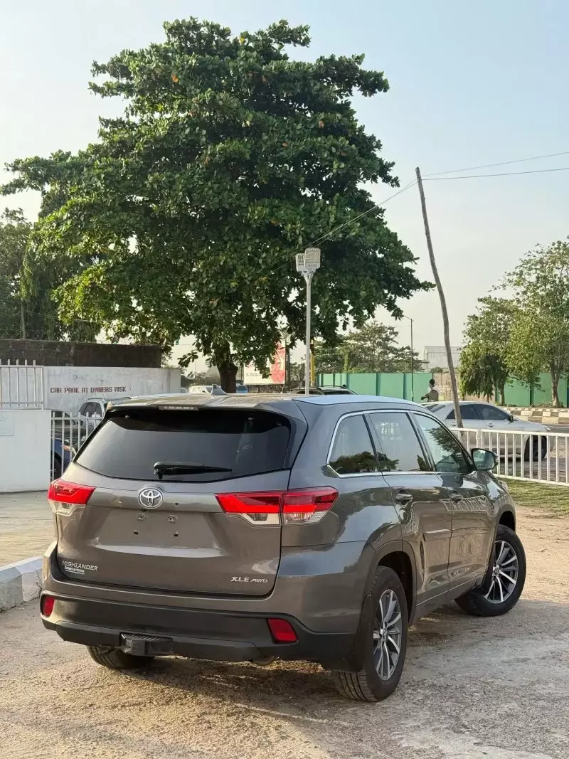 Toyota Highlander   - 2017