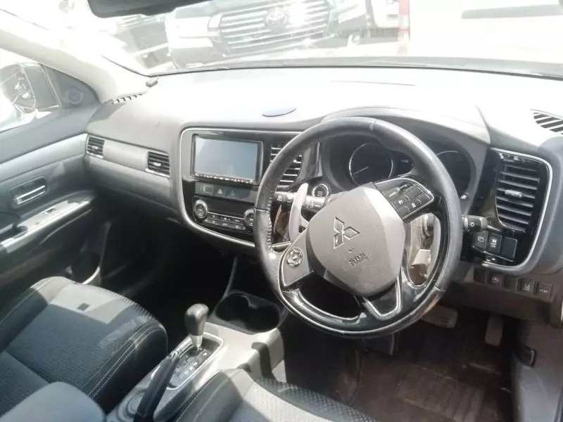 Mitsubishi Outlander hybrid    - 2012