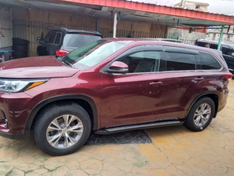 Toyota Highlander   - 2015