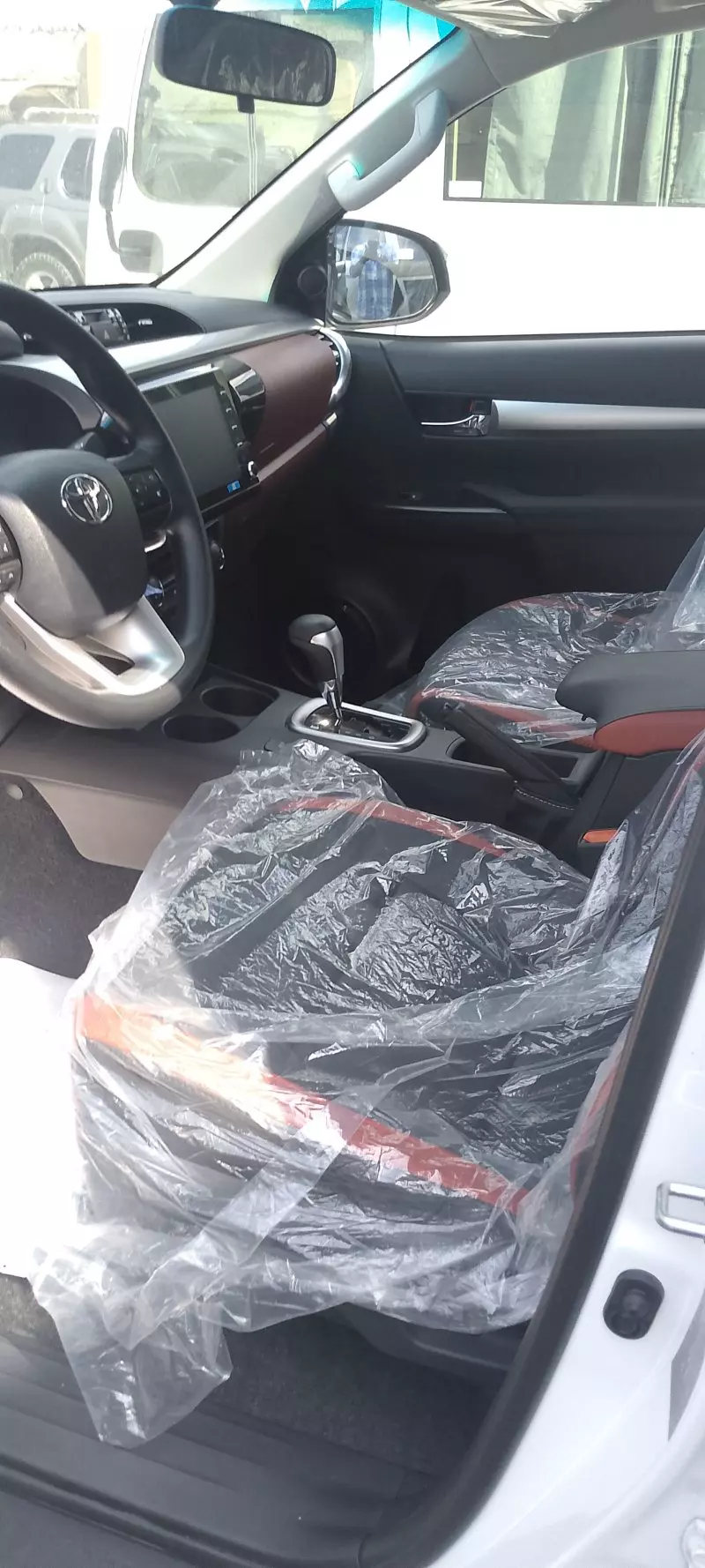 Toyota Hilux   - 2024