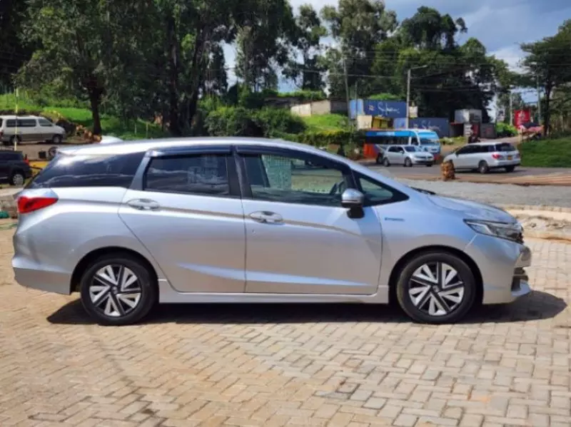 Honda Fit shuttle    - 2018