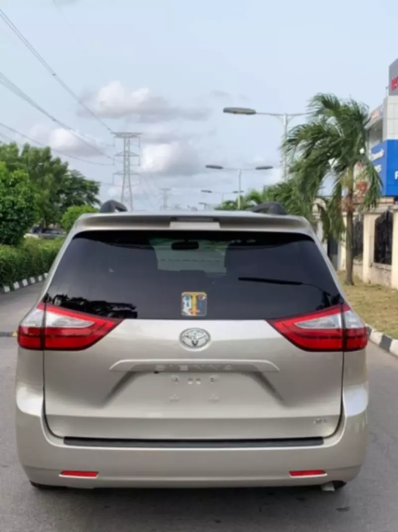 Toyota Sienna