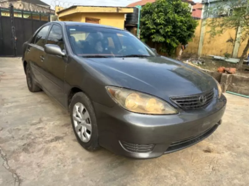 Toyota Camry - 2005
