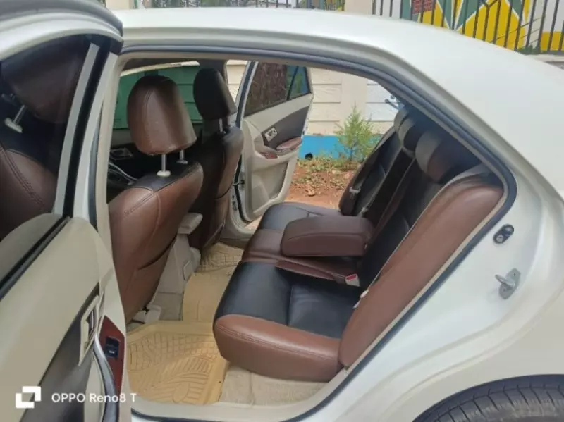 Toyota Premio    - 2012