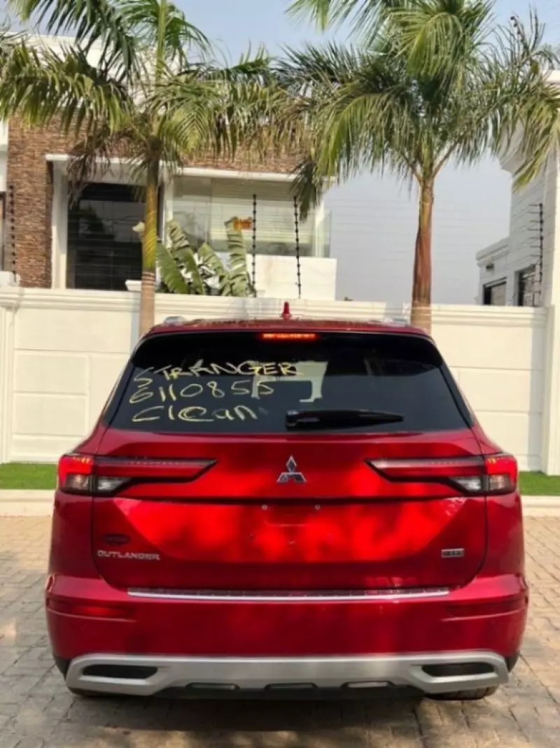 Mitsubishi Outlander GLX   - 2022