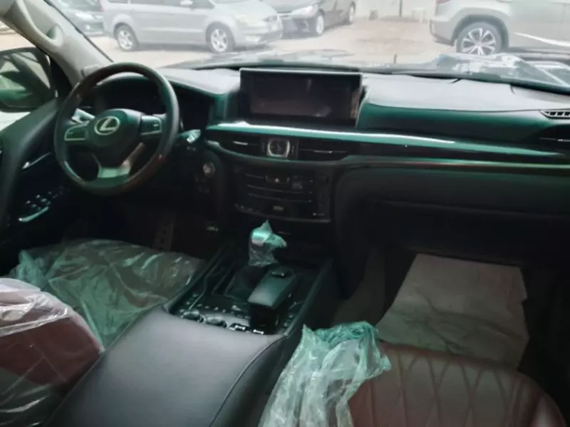 Lexus LX 570   - 2010