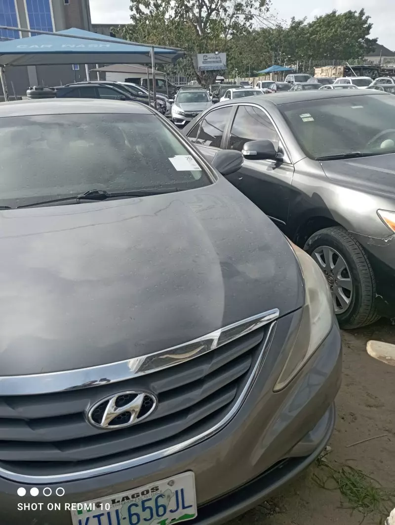 Hyundai Sonata   - 2012