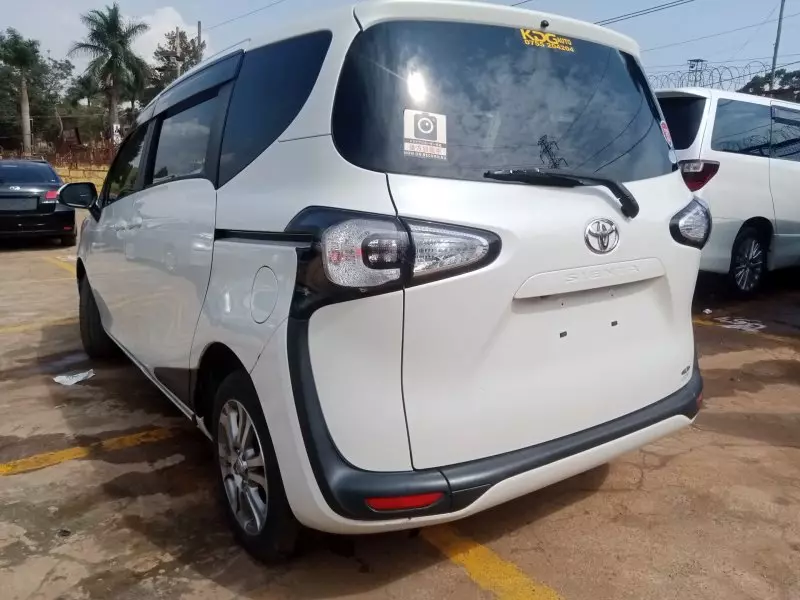Toyota Sienta