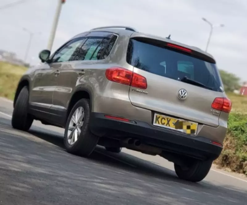 Volkswagen Tiguan   - 2012