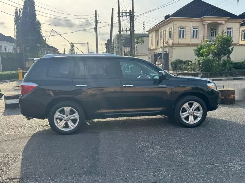 Toyota Highlander   - 2010