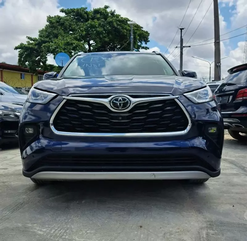 Toyota Highlander   - 2021
