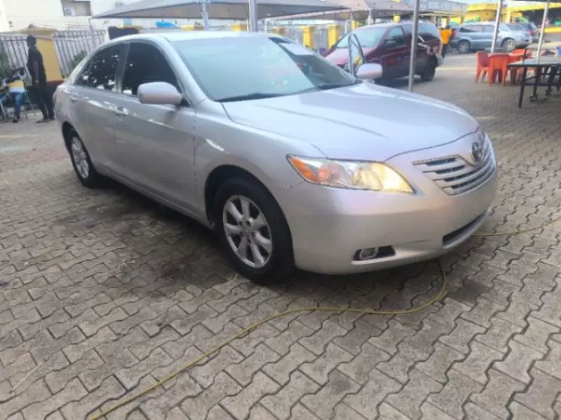 Toyota Camry   - 2009