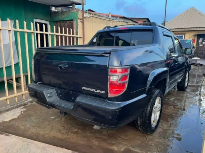 Honda Ridgeline   - 2011