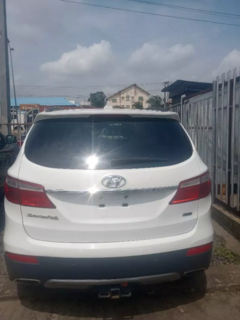 Hyundai Santa Fe   - 2014