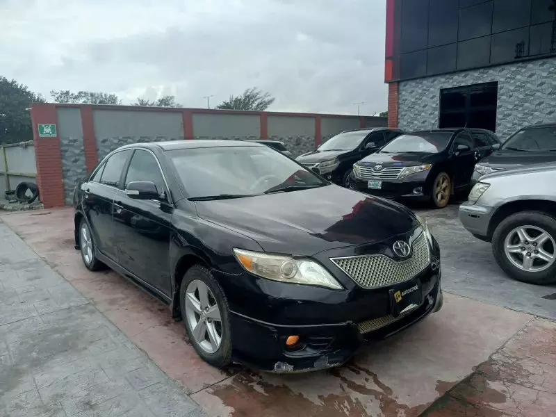 Toyota Camry   - 2009