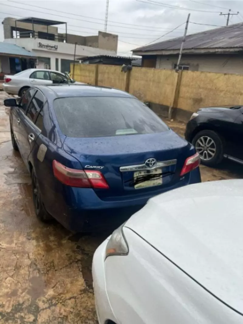 Toyota Camry   - 2009