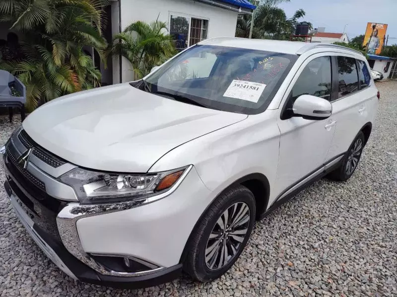 Mitsubishi OUTLANDER   - 2019