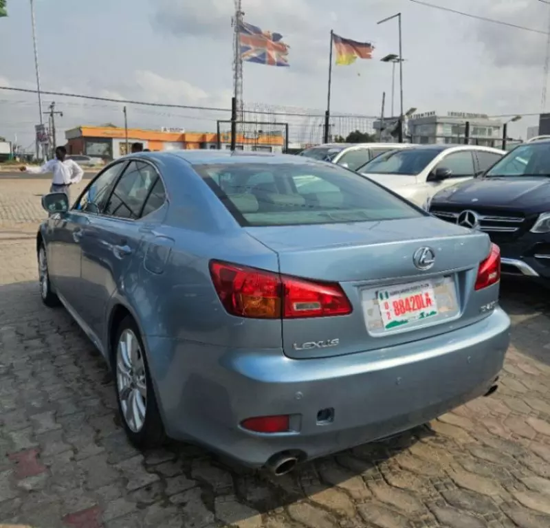 Lexus IS 250   - 2005