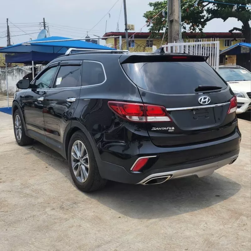 Hyundai Santa Fe   - 2019