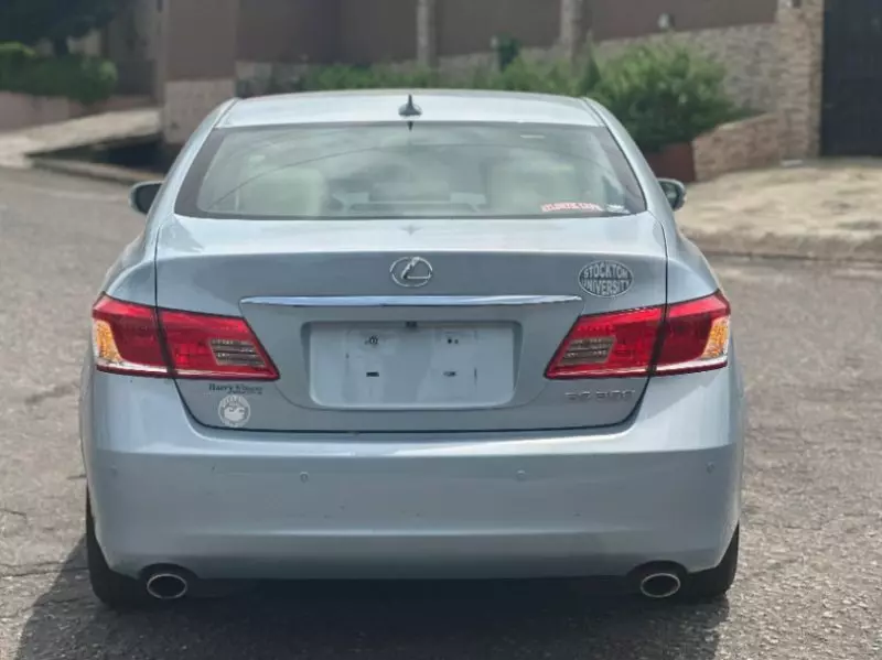 Lexus ES 350   - 2011