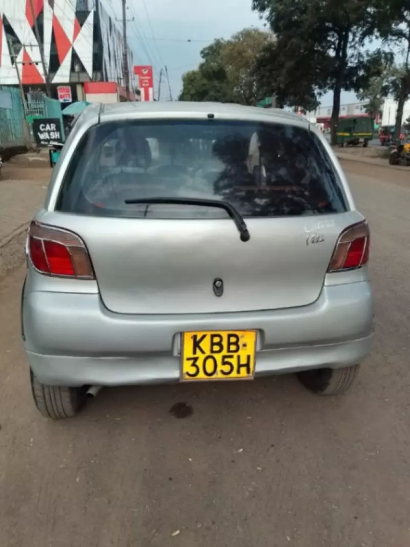 Toyota Vitz   - 2013