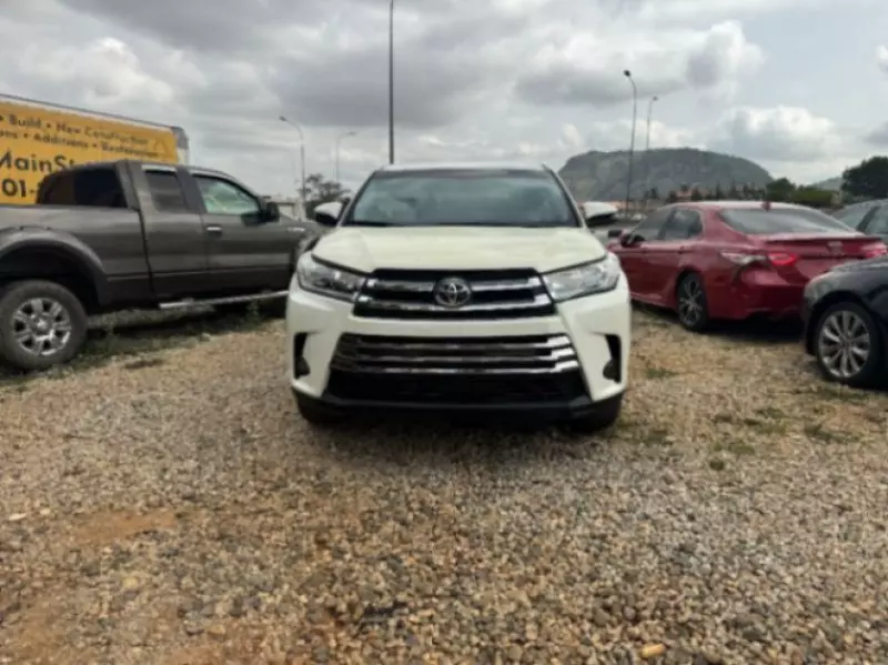 Toyota Highlander   - 2016