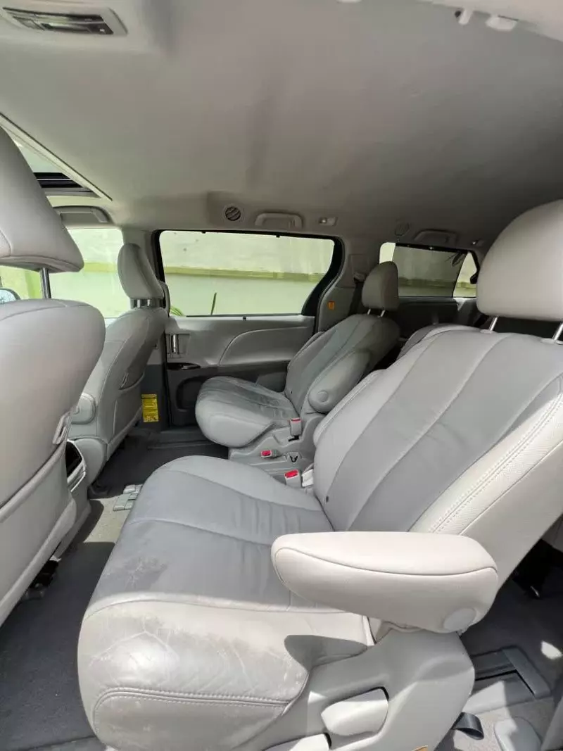 Toyota Sienna   - 2011
