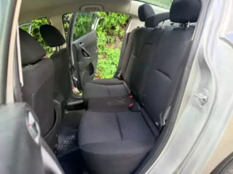 Mazda Axela    - 2010