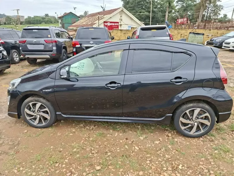 Toyota Aqua Hybrid - 2016