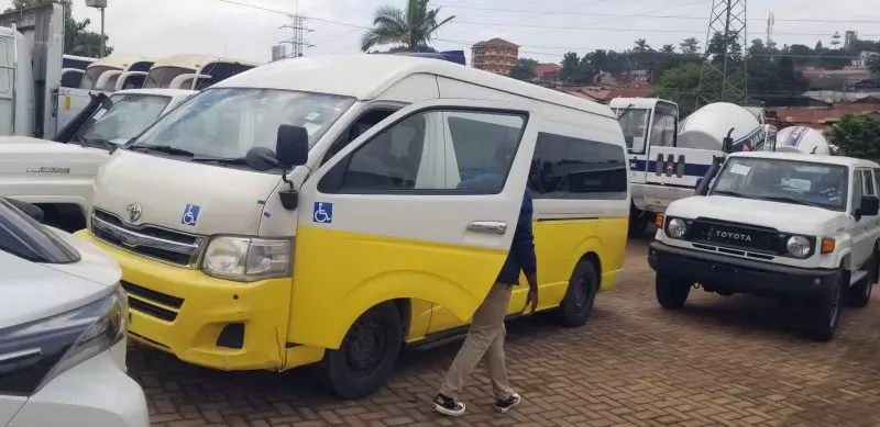 Toyota Hiace (High Roof)   - 2010