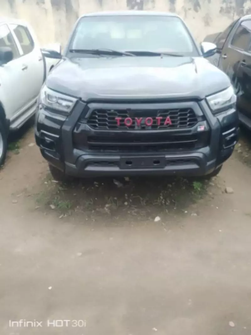 Toyota Hilux   - 2013