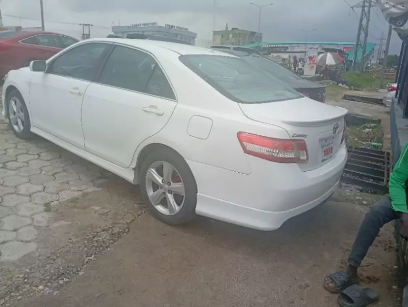 Toyota camry   - 2010