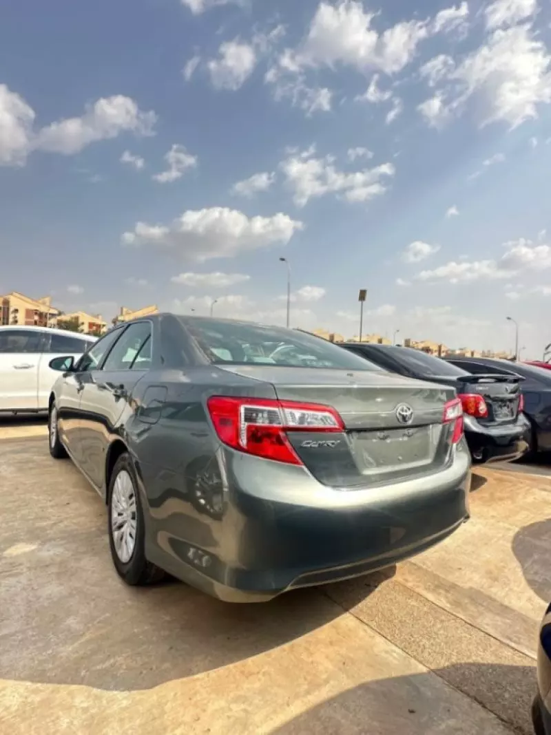 Toyota Camry   - 2014