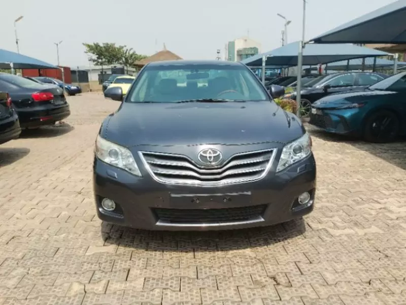 Toyota Camry   - 2011
