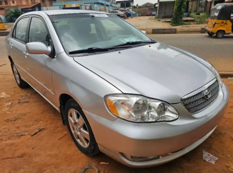 Toyota Corolla   - 2005