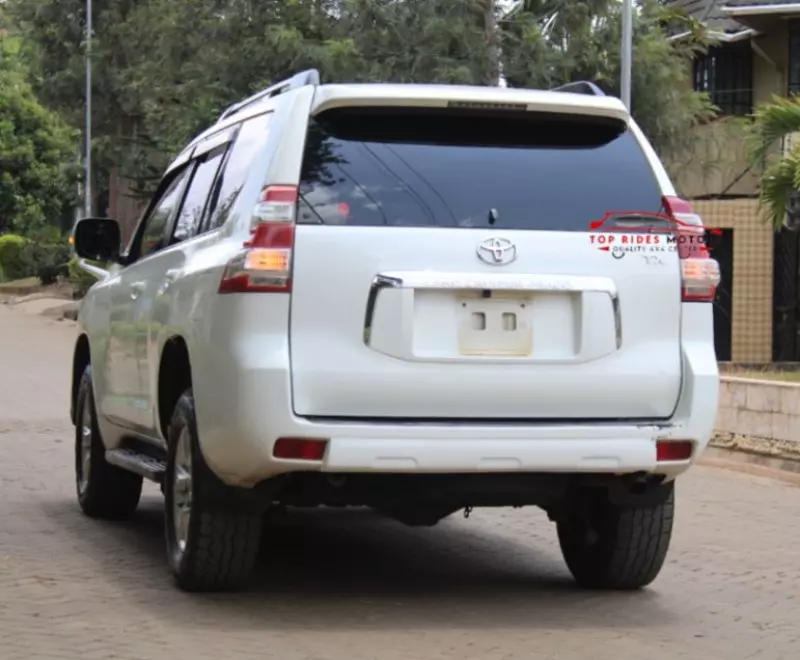 Toyota Land Cruiser   - 2011