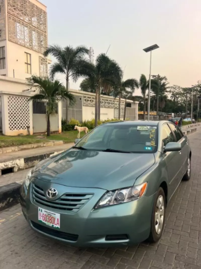 Toyota Camry   - 2009