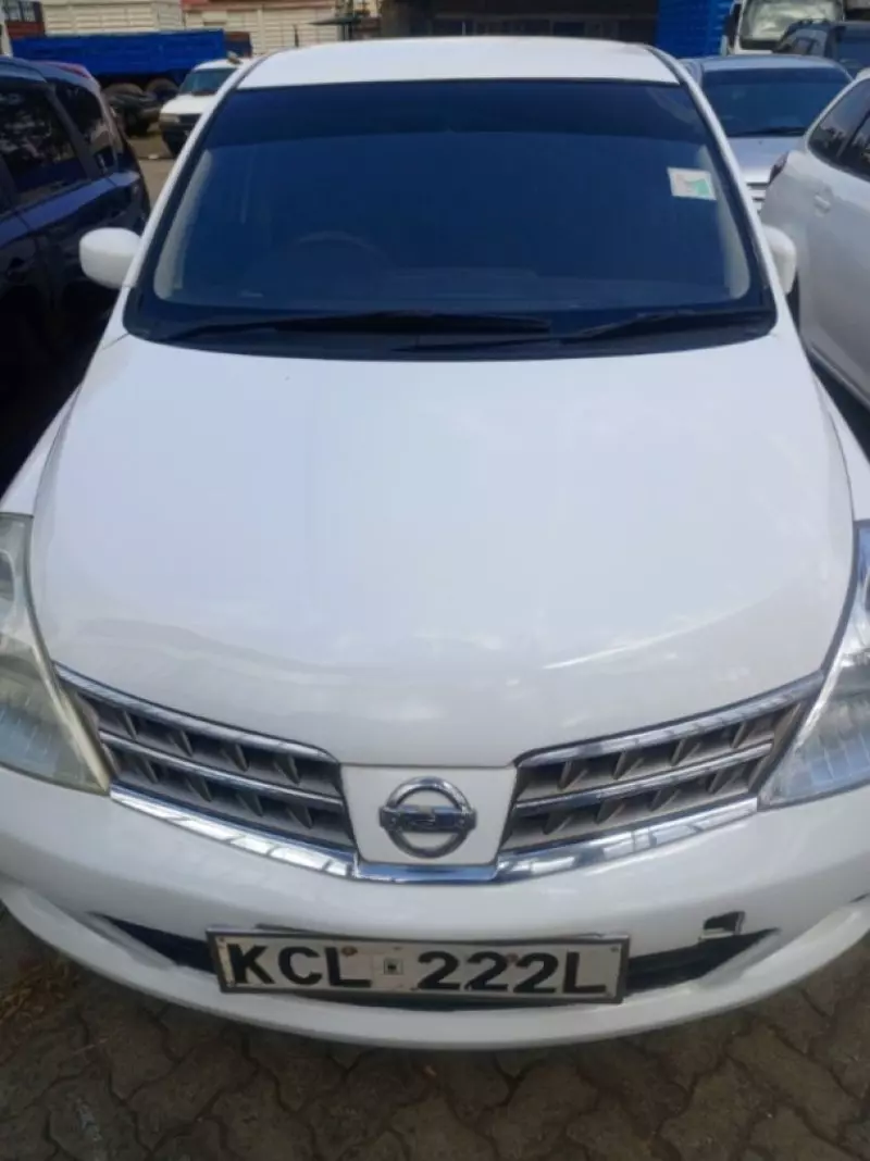 Nissan Tiida   - 2015